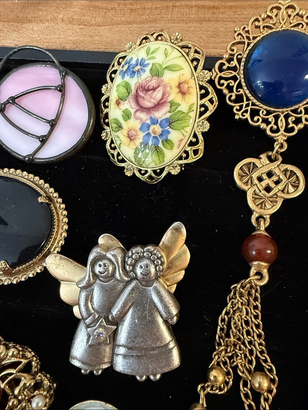 Brooch Tray 4 Cocktail Hour Show on 5/2 includes a Disney Napier Heart - Picture 6 of 15